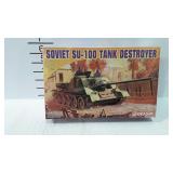 Dragon model kit - Soviet SU-100 Tank Destroyer,