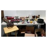 Group lot. Portable bar set, wall hangings,