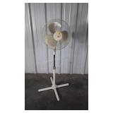 Floor Fan, older 14" fan but working condition