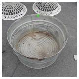 Galvanized wash tub, 24" in diameter