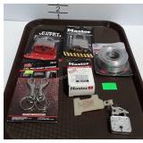 4 pad locks with keys, pull-apart keychains, and