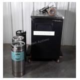 True kegarauter cooler with 3 legs, no main bar