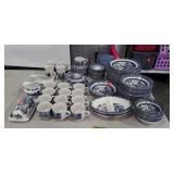 Churchill Staffordshire England Dinner China, 101