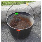 Cast aluminum pot