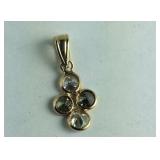 14 yellow gold green diamond pendant