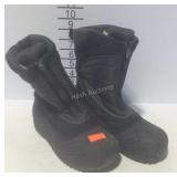 Snow boots, size 4, gently used