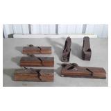 Four wood molds and two carpenters Plaines