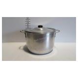 Wear-Ever aluminum stock pot with lid, 11.5" diam.