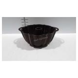 Cast iron bundt cake mold