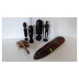Tribal art - 4 statues, and 2 wall decor pieces -