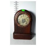 Vintage Seth Thomas key wind clock with pendulum &