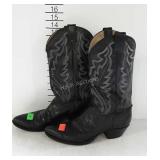 Cowboy boots by Justin size 8, some wear as shown
