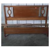 Bed Full size Vintage style with metal side rails