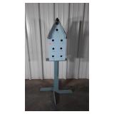 Bird House, 7 port hole house fixed to free