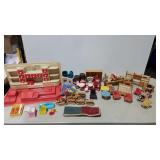 Vintage toys, dollhouse furnishings with 40s and
