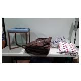 Group lot, includes blankets, bed spread and foot