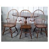 Table and 3 Chairs. Pedestal table with one 16"
