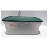Clear tote with lid, 45 quart size