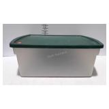 Clear storage tote with lid