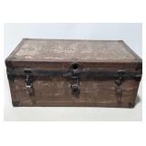 Storage Trunk, is missing handle on one side