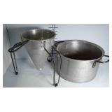 Aluminum pot and standing strainer