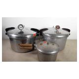 Presto pressure cookers, three, all have gaskets