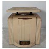 Older metal kitchen scale by UNIVERSAL.