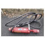 Hydraulic cylinder with hoses
