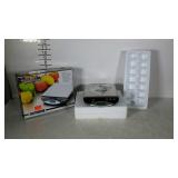 Digital food scale, set of 6 poly ice trays.