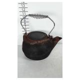 Cast iron tea pot with lid. Does have rust inside