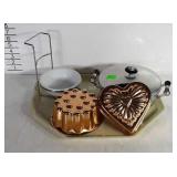 Metal kitchen wares: 2 copper molds, a large