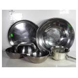 Metal kitchenwares: XL mixing bowl, 3 smaller