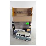 Maisto 1:25 Volkswagen Van "Samba". Has an extra