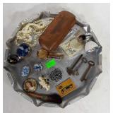 Metal tray with vintage knickknacks: keys,