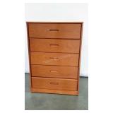 Thomasville Chest of 5 Drawers, one drawer guide
