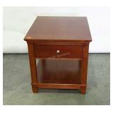 Thomasville single drawer end table, does show
