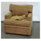 Thomasville living room chair, does need to be
