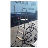 Folding step ladder