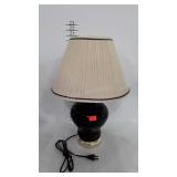 Ginger jar shape table lamp with shade