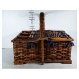 Wicker picnic basket