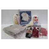 Textile lot, 14 linen like napkins, two sleep