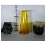 Home decor lot: 2 vases and 1 vase lamp. Lamp has