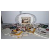 Vintage textile lot: 1 tablecloth, 1 handkerchief