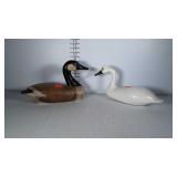 2 decoys: Canadian Goose & Swan. Both in nice