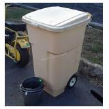 Rubbermaid poly trashcan with lid, and two