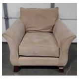 Thomasville Living Room Chair, over all nice