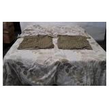 Bedding, reversible comforter (103 x 92), two