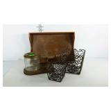 Decor group, pipe stand with tobacco jar, letter