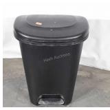 Rubbermaid Kitchen Trash Can, seller code LW