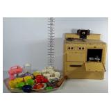 Vintage kitchen toys: dishes, kitchenwares and a